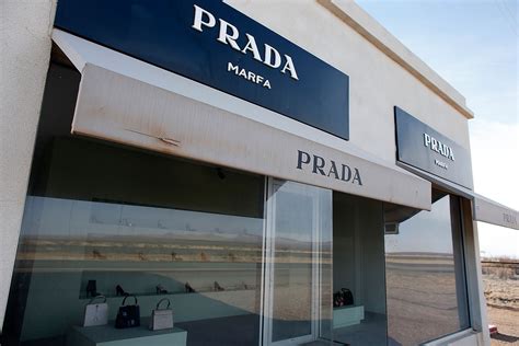 ¿Por qué hay una tienda Prada en medio del .